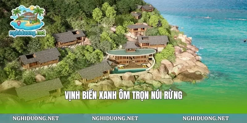 Vịnh biển xanh ôm trọn núi rừng